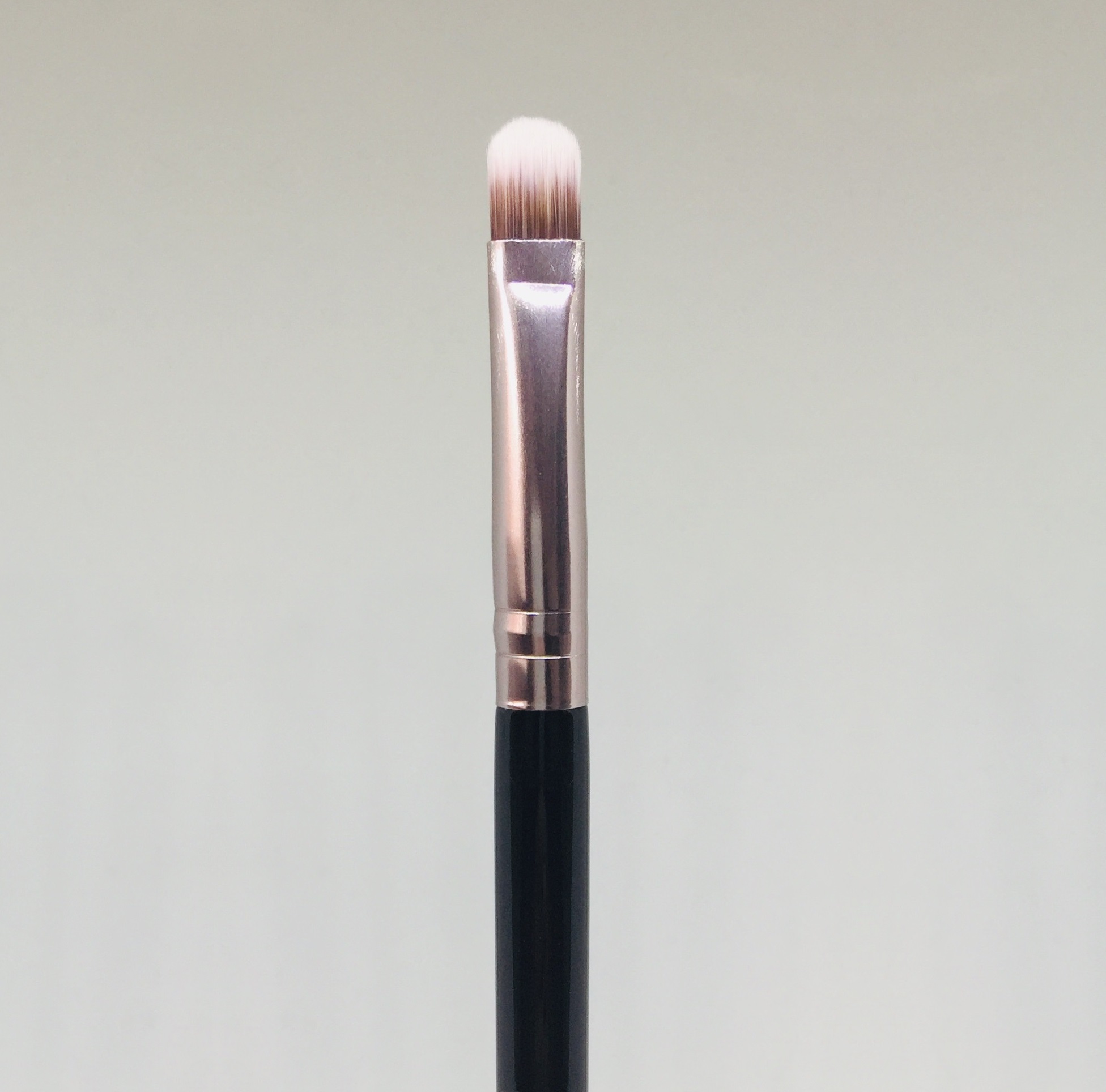 Flat eyeshadow brush