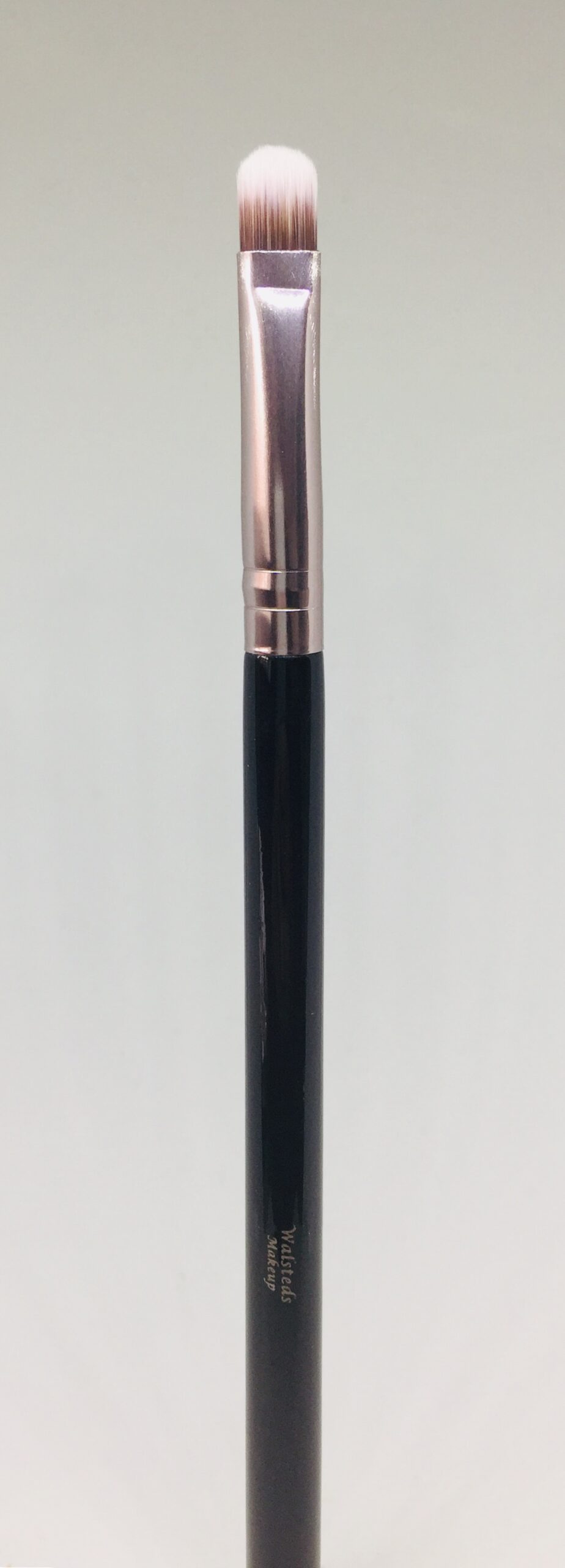 Flat eyeshadow brush